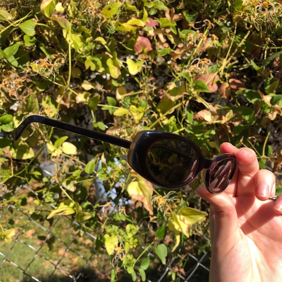 Vintage Tommy Hilfiger Sunglasses - Picture 3 of 4